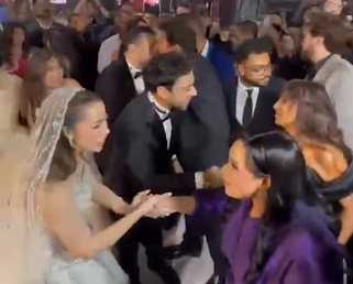 الضيوف يهنئون احمد جمال و فرح الموجى